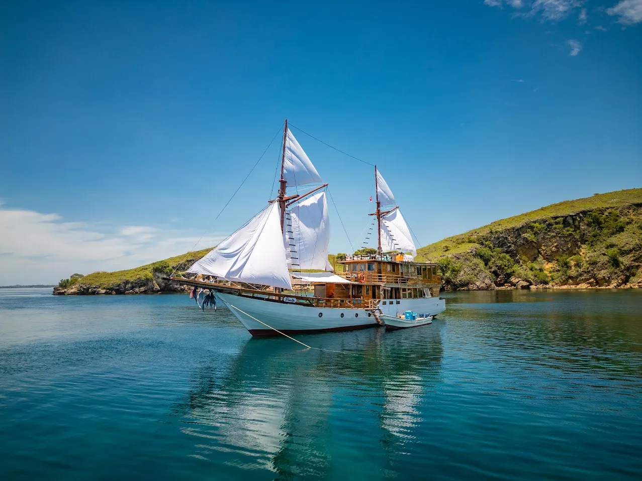 Pinta Liveaboard Exterior