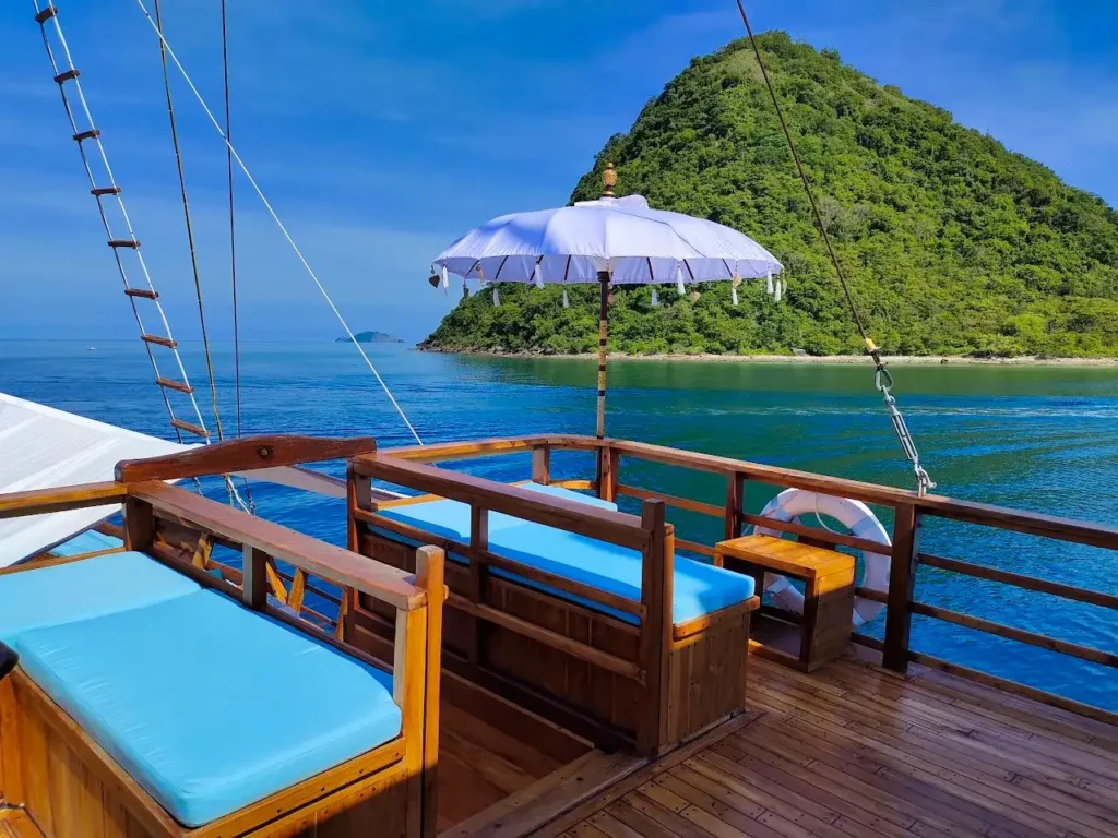 Pinta Liveaboard | Rooftop Area