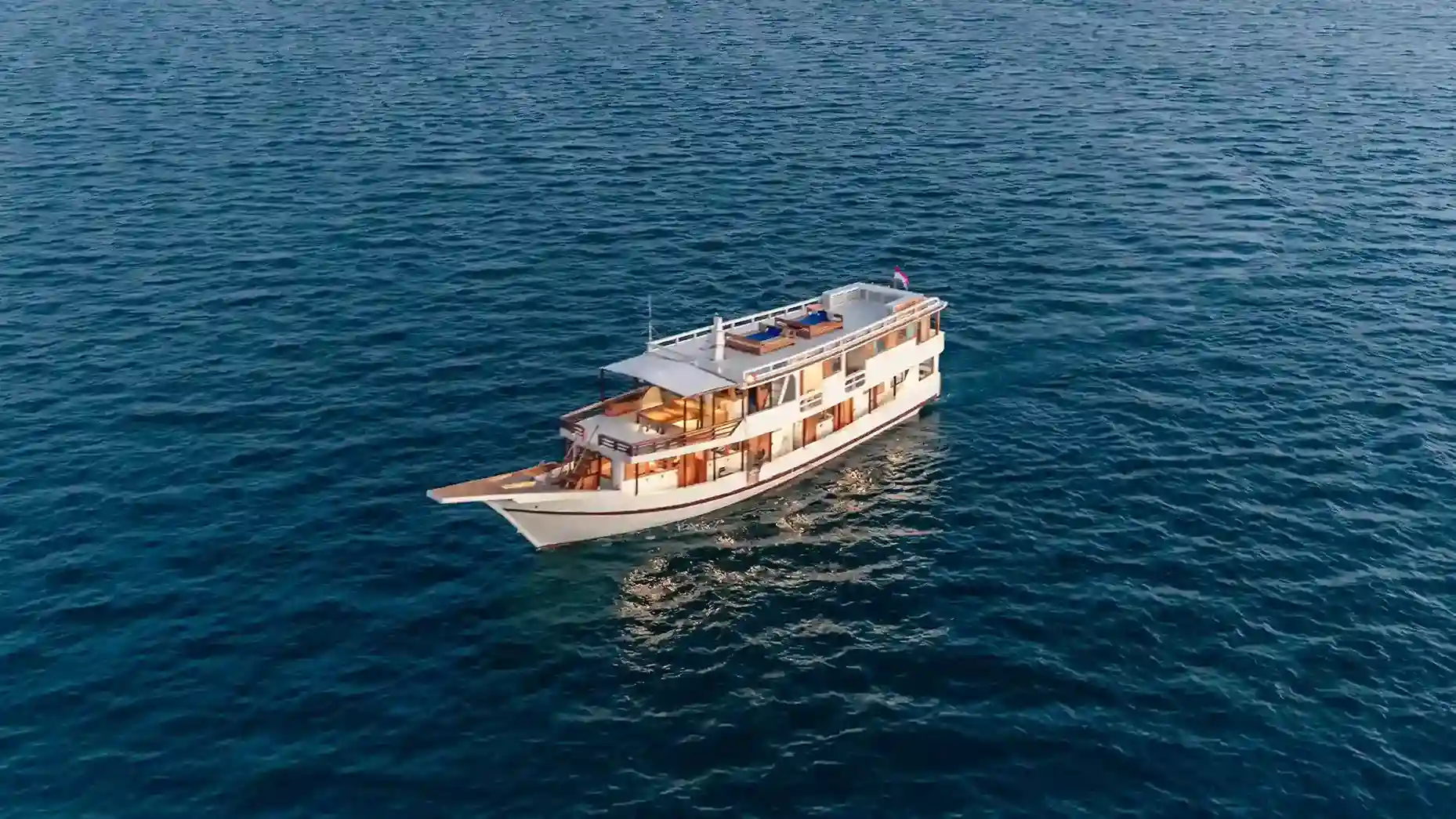 Best Komodo Luxury Boats for Divers in 2026: Pinta, Ayvara and the Dive-Ready Sisters