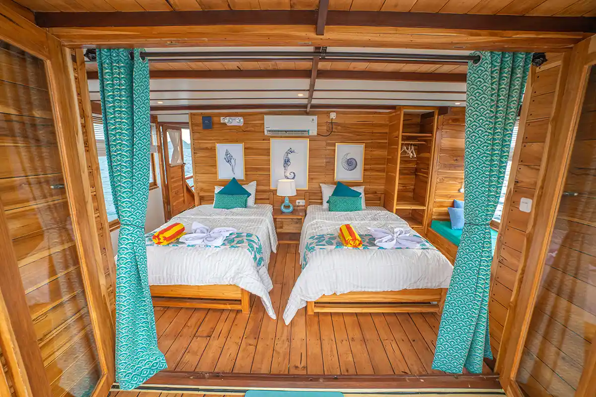 Pinta Komodo Liveaboard 2021 Built Ironwood Teak Luxury Rooms Komodo