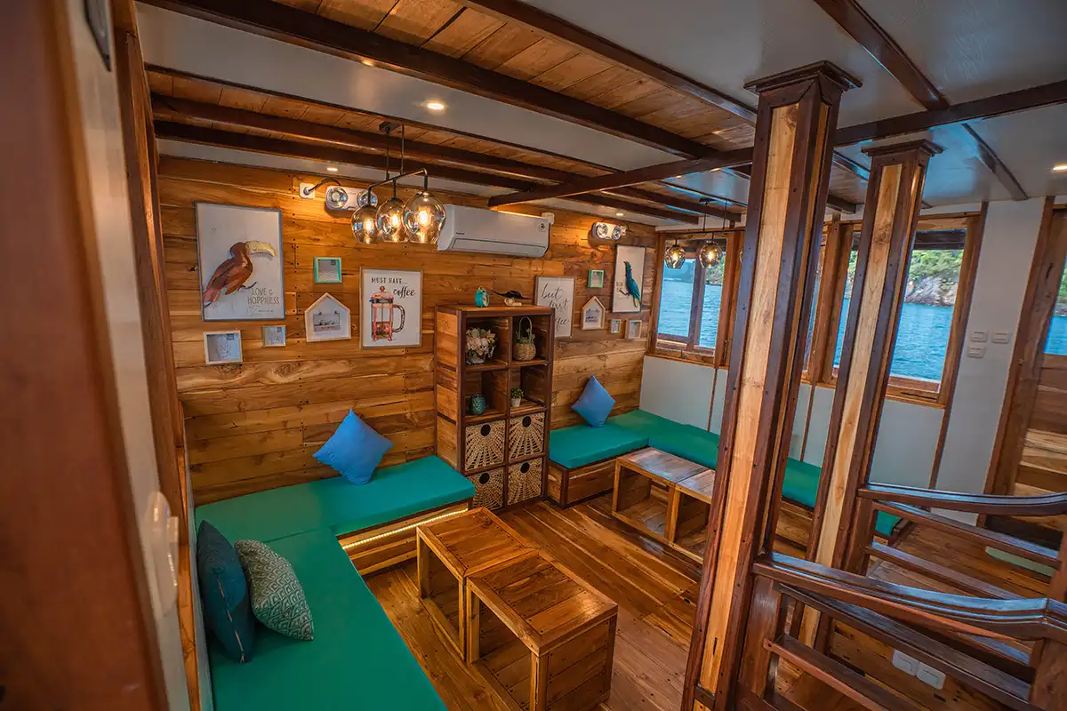 Wi-Fi and Connectivity on Pinta Liveaboard Komodo in 2027: Stay Connected at Sea